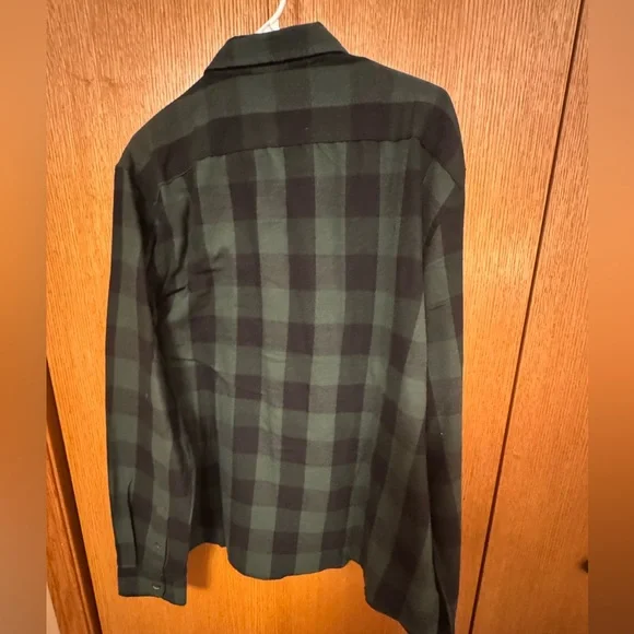 Tailor Vintage LuxePerformance Green and Black Shirt - Picture 3 of 4